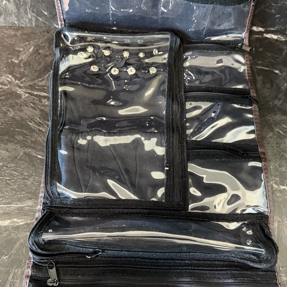 SILVER SAFEKEEPER Travel Toiletry Bags (2) - Picture 8 of 16